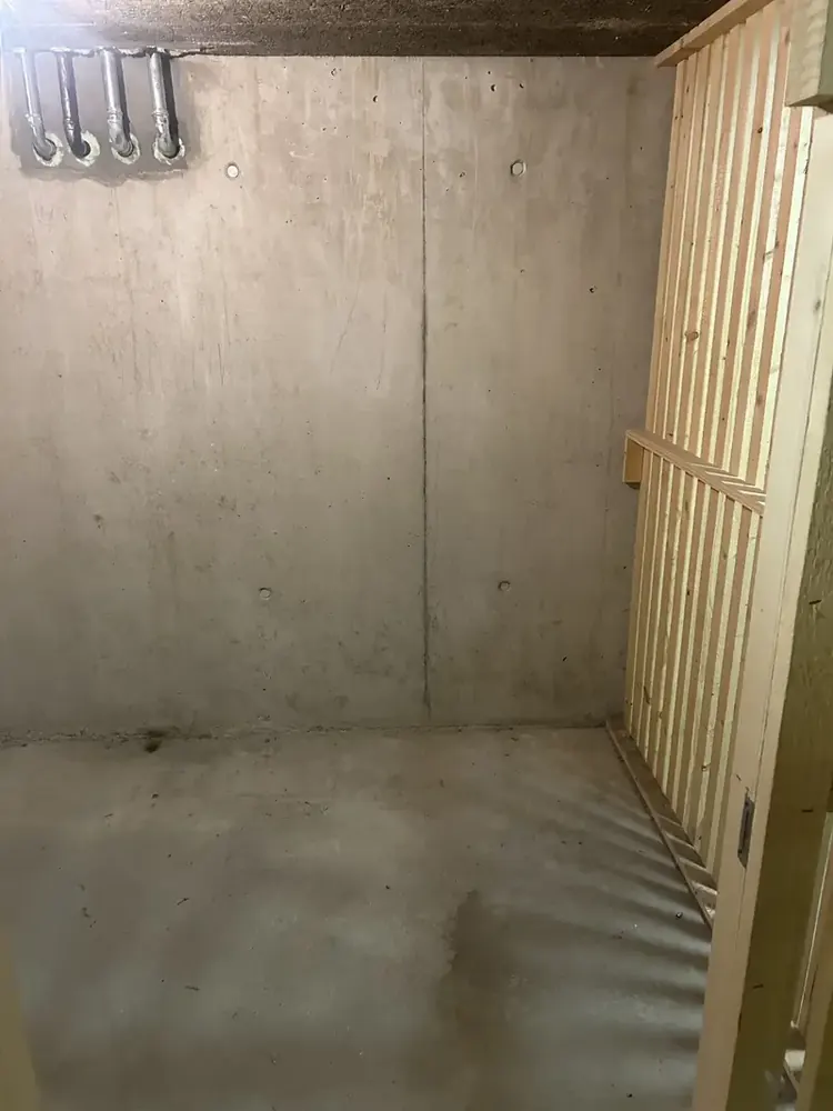 Cave vidée et balayée après débarras à Fribourg